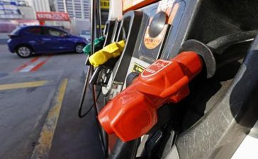 沖縄のガソリン価格、1円50銭安　178円20銭