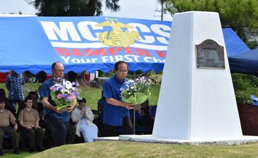 従軍記者のアーニー・パイルを追悼　沖縄戦から79年　退役軍人ら参加　伊江・沖縄