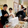 工芸品やお菓子ずらり　沖縄市で福祉団体バザー