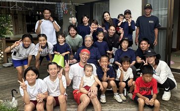1歳から88歳まで、山城家30人が勢ぞろい　「走って投げて食べて」親族大運動会　今帰仁・沖縄
