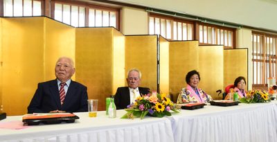 ｢今後も長生きし、健康に留意したい｣　金武町伊芸で4人、トーカチ祝う　区を上げ盛大に　沖縄　　