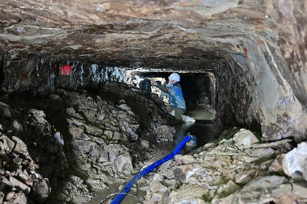 【写真・動画特集】約110mの内部　掘削跡がくっきり、過酷な作業伝える　首里城地下の32軍司令部壕　第2・3坑道　沖縄