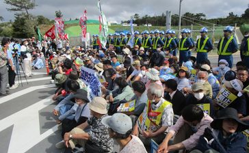 「戦争反対」思いを共有　復帰の日で来県の県外団体も、辺野古新基地建設に抗議　沖縄　