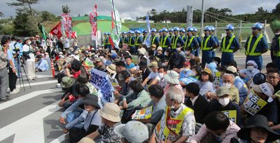 「戦争反対」思いを共有　復帰の日で来県の県外団体も、辺野古新基地建設に抗議　沖縄　