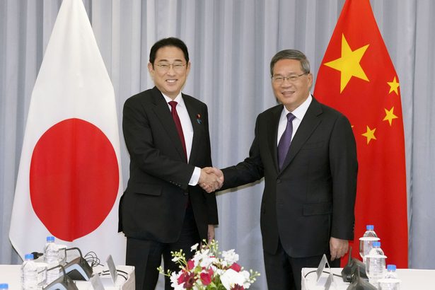 積み上がる懸案、遠い安定　解決迫る日本、かわす中国　岸田・李首相　初会談