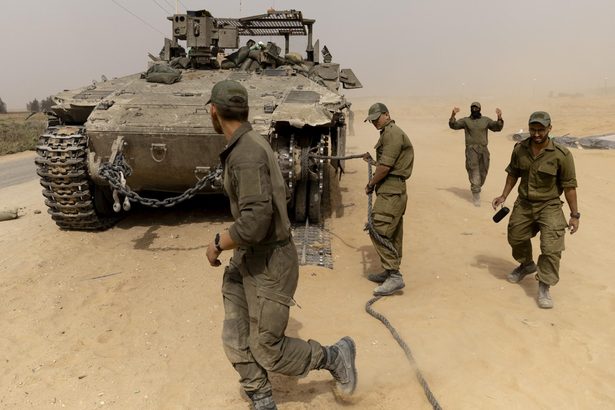 ラファ中心部に戦車到達　イスラエル　攻撃続行鮮明　ハマス、間接交渉参加せず