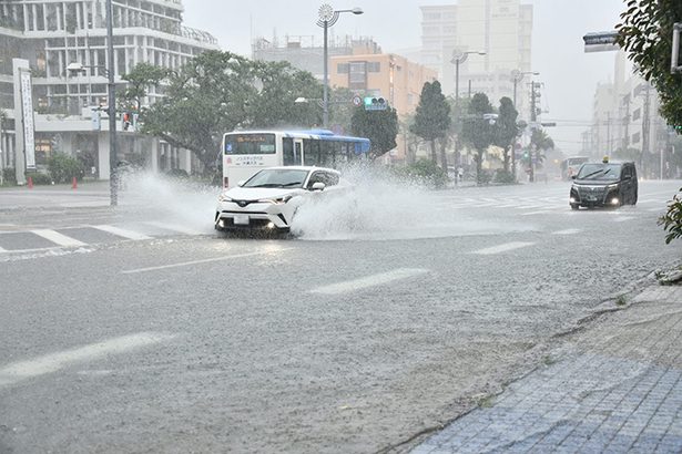 沖縄本島各地に土砂災害警戒情報　那覇市など13市町村　早めの避難呼び掛け