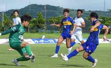 沖縄SV、7位後退　後半2点の猛攻届かず　枚方に2―3　サッカーJFL