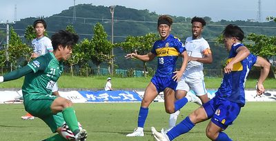 沖縄SV、7位後退　後半2点の猛攻届かず　枚方に2―3　サッカーJFL