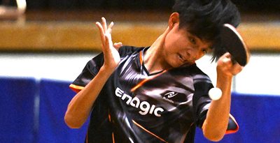 小松（男子）V　ピンチに攻めて大逆転　県中学卓球