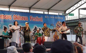 沖縄の味と音楽満喫　大阪・岸和田で祭り