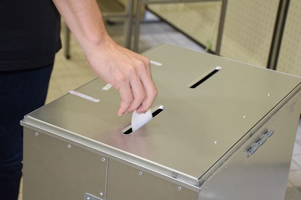 沖縄県議選の期日前投票、前回比2・1ポイント減で推移　14日までに14万7713人、投票率換算で13％