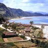【今と比較も】鮮やか！70年前の国頭村、カラー写真で鮮明に記録　　米国のキューソンさん、仲介者通し寄贈　伊地区　沖縄