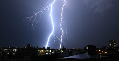 【動画】各地で雷雨　本島中南部に土砂災害警戒　那覇、糸満、豊見城、宜野湾、浦添、西原、中城の5市1町1村（12日夜現在）