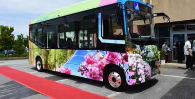 美ら海水族館や備瀬のフクギ並木…無料EVバスが周遊　本部町で実証実験　沖縄　