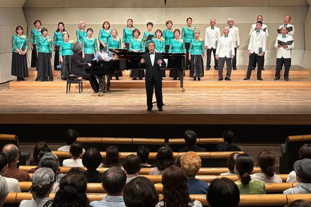 合唱団フォレスト１５周年　沖縄市・あしびなーで記念公演