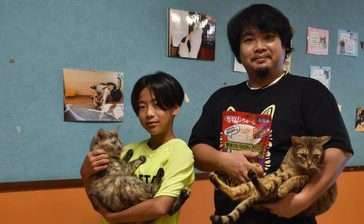 「猫を幸せにしたい」　浦添の小学生・新里さん　空き缶集めて換金、猫のおやつを寄贈　沖縄