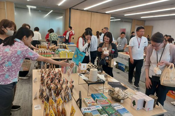 沖縄、四国、新潟の商社が東京で物産展　オフィスで「旅気分」