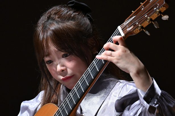 バッハの旋律、巧みに　朴葵姫さんギター公演　沖縄