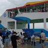 「デカい、かっこいい！」　津堅島に新造船「フェリーくがに」初入港　住民ら歌三線で歓迎　沖縄