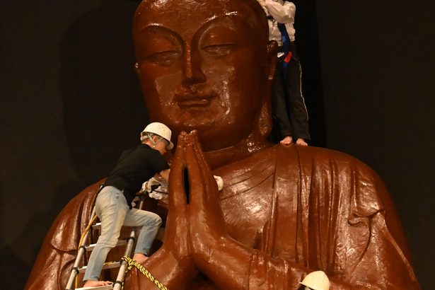 願う、世界の平和　祈念像「浄め」　沖縄
