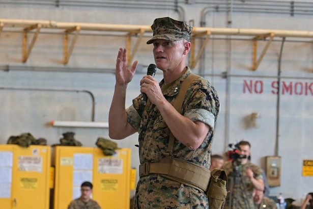 「全身全霊を尽くす」　海兵隊、新司令官が着任式　米軍普天間飛行場　沖縄