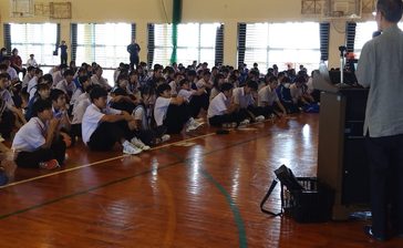 宮森小ジェット機墜落事故「自分事に」　石川630会、伊江中で授業　沖縄