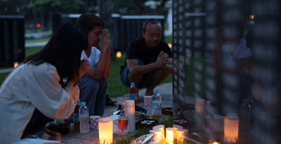 「家族に会える気がして」　平和の礎　体験者や遺族、手合わせ　沖縄