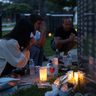 「家族に会える気がして」　平和の礎　体験者や遺族、手合わせ　沖縄