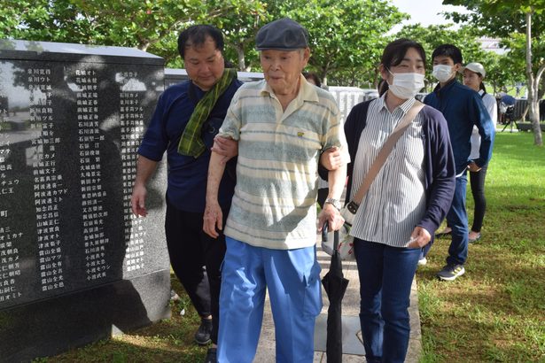 家族失う悲しみ二度と　礎で渡嘉敷清次さん（８１）　戦ない世願う