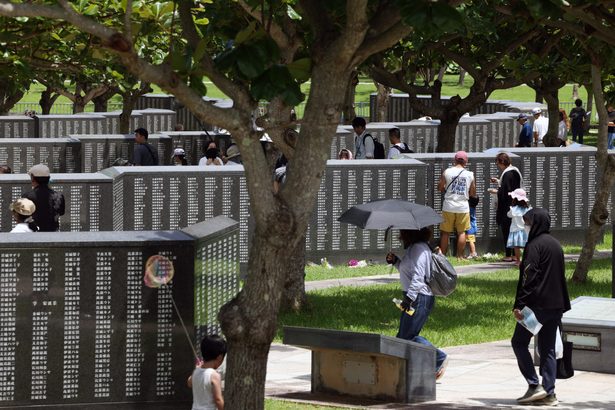慰霊祭参加者らに聞いた「沖縄が戦場になる可能性は？」　平均は「59％」　自衛隊拡張に危機感　