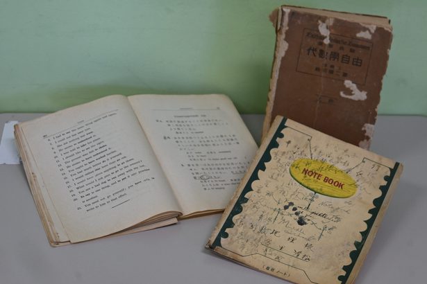 沖縄戦時のノート　米から返還　表紙に「宮里清松」、教科書も　元兵士持ち帰る　琉米歴史研「家族に届けたい」