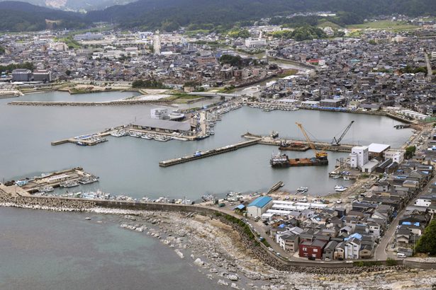 輪島港、夏にも漁再開へ　能登地震で隆起被害
