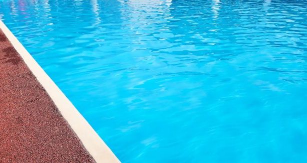中城村、小学校のプール授業を民間委託　「泳力アップ」レベル合わせた指導も　沖縄