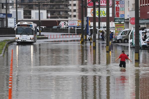 7～9月の「ゲリラ雷雨」発生予想、沖縄は2位　10平方キロメートル当たりでは全国最多