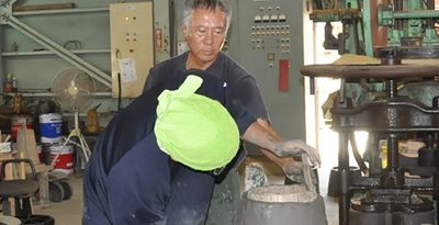 守る“島の原風景”　「琉球瓦」技術保持者に八幡昇さん　生家の手作業、次代へ　文化財修復にも一役　
