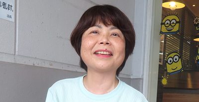 「中皮腫について知ってもらいたい」と話す鹿川真弓さん＝6日、浦添市