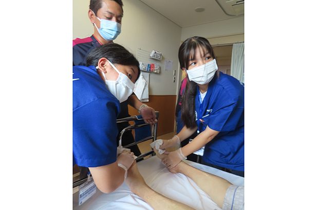 高校生、医療現場で魅力実感　ハートライフ病院　体験実習受け入れ　沖縄