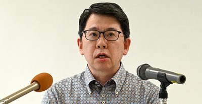 那覇地検検事正に就任して記者会見に臨む白井智之さん＝29日、那覇第一地方合同庁舎