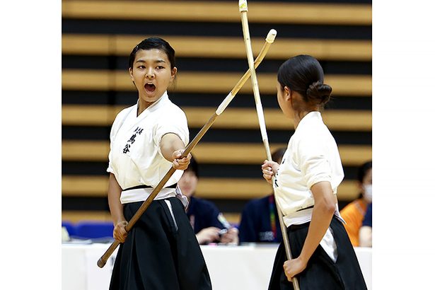 知念、女子演技3位　2年ペア、堂々演技　北部九州総体・なぎなた