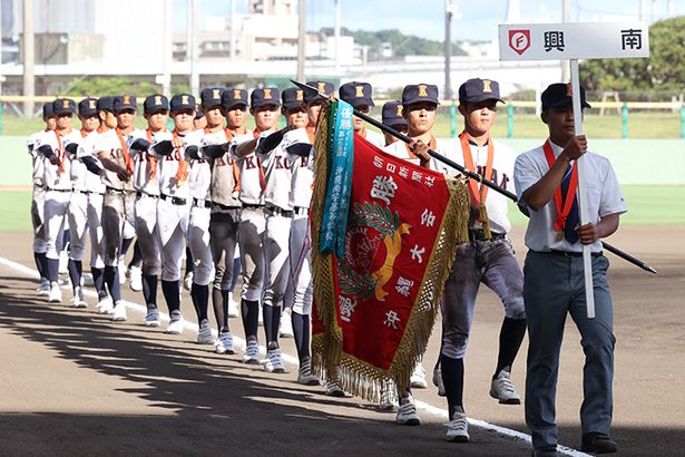 【総評】4強すべて「私学」制した興南の強さは？　塗り変わった勢力図　高校野球沖縄大会