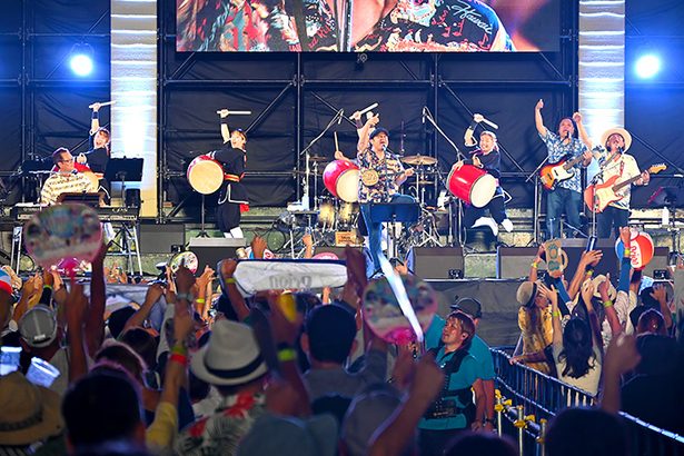 沖縄から「うた開き」！　BEGIN、モンパチらが7000人の前で熱唱「うたの日コンサート」