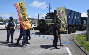 日米共同訓練「レゾリュート・ドラゴン24」　トレーラーが天願桟橋からキャンプ・キンザーまで公道で移動　沖縄