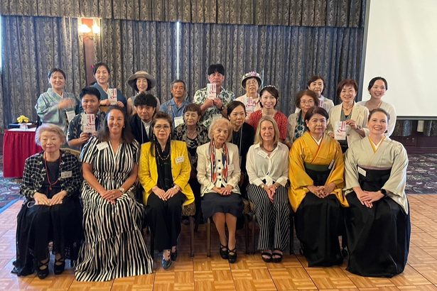 １３福祉施設に慈善寄付　沖縄国際婦人クラブ