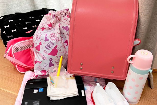 小学生　６年生で９キロにも　荷物重すぎ　水筒、タブレット、「月曜セット」…心身に悪影響も　愛媛新聞提供