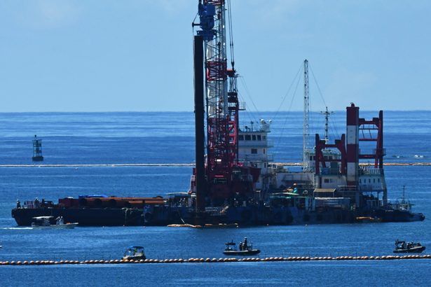 辺野古・クレーン船の作業でサンゴ損傷　防衛省が認める　くい打ち「試験」に着手　沖縄