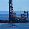 辺野古・クレーン船の作業でサンゴ損傷　防衛省が認める　くい打ち「試験」に着手　沖縄