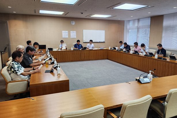 【深掘り】抗議「セレモニーでない」　沖縄県議会、開会前から「全会一致」　米兵性的暴行続発