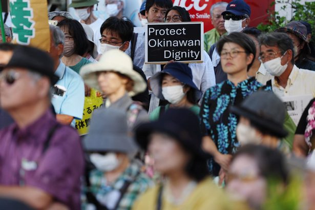 「平和な暮らし返せ」　緊急抗議集会、参加者ら訴え　街宣車でかき消される場面も　米兵性的暴行事件　沖縄