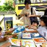 児童生徒が本屋店主体験　北谷・砂辺　古本市で５組、看板掲げ
